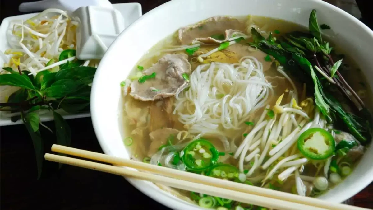 comida-picante-destinos-beneficios-da-pimenta-pho-comida-tipica-do-vietna