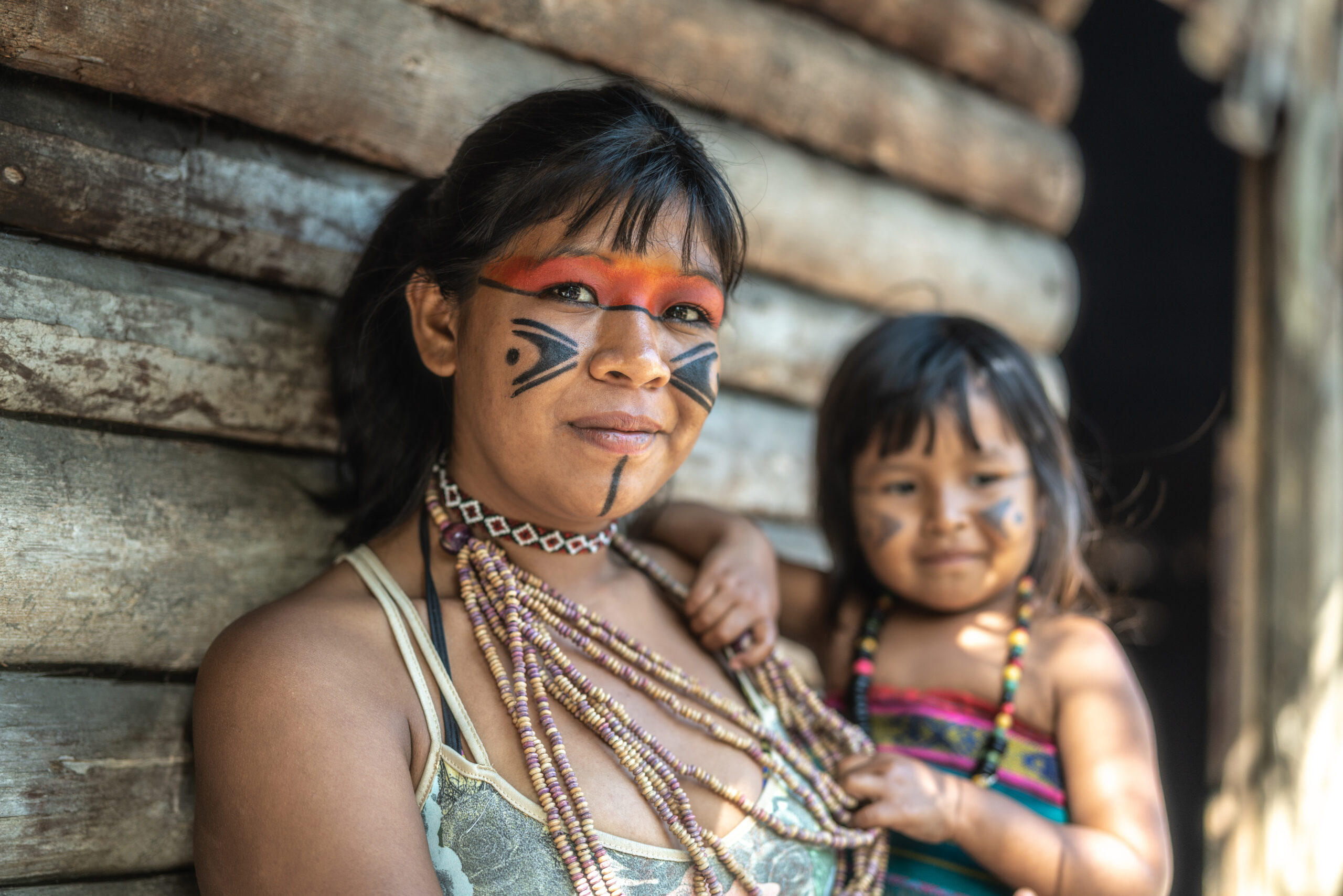 Mãe e filha indígenas 
