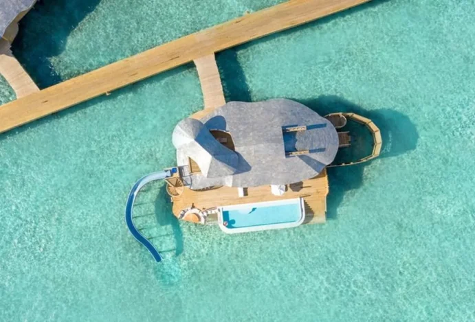 Imagem aérea de um dos hotéis nas Ilhas Maldivas, o Soneva Fushi - Blog Terramundi