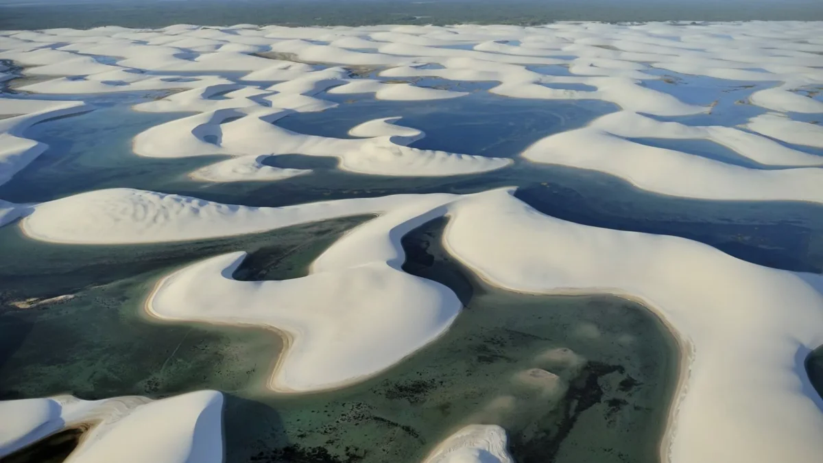 lencois-maranhenses-viagens Imagem aérea dos Lençóis Maranhenses.