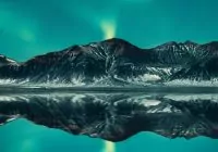 Paisagem da aurora boreal dá vontade de viajar para a Islândia.