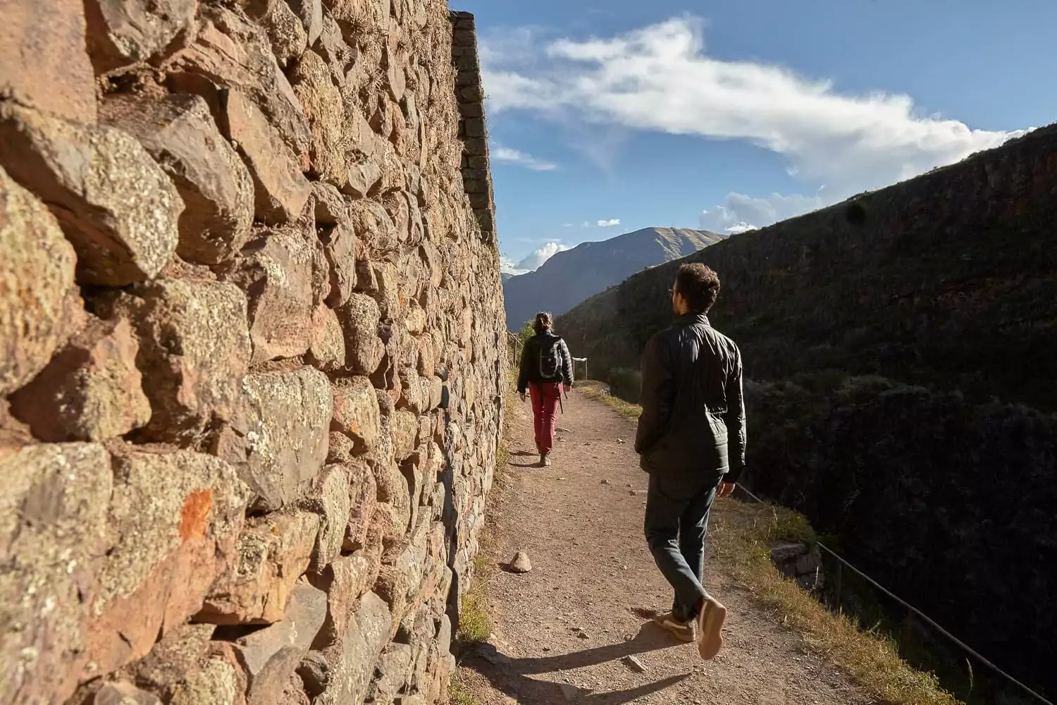 Pessoas caminhando em Peru, Machu Picchu.