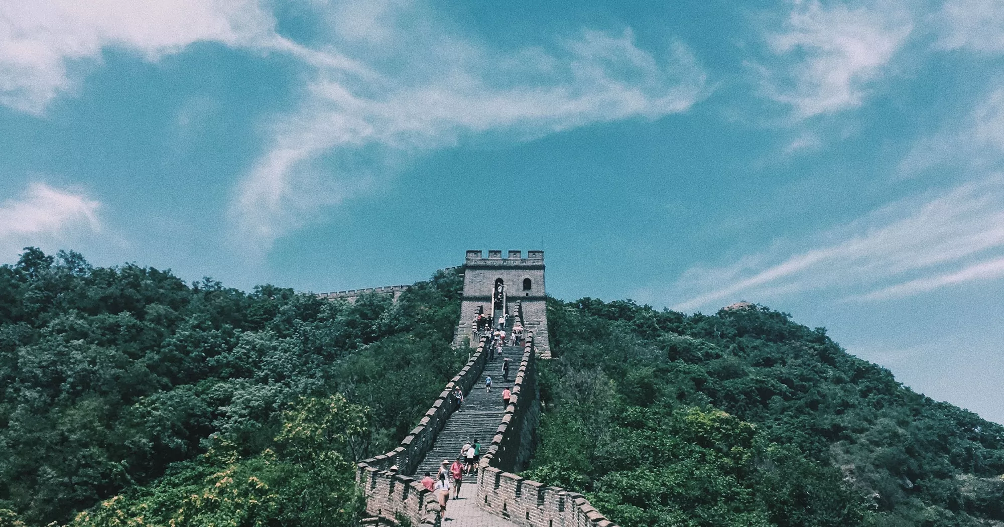 Imagem da muralha do China ilustra como viajar para a Ásia.