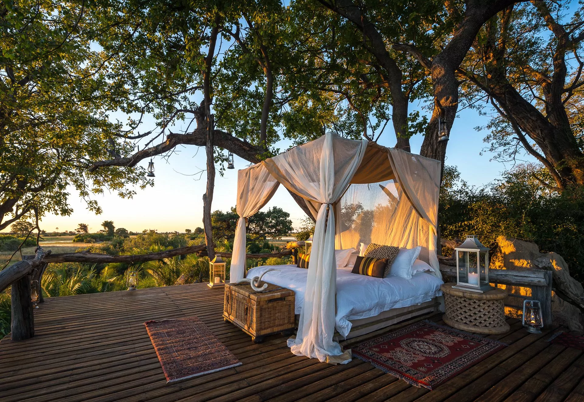 Jao Camp Star Beds, uma plataforma com cama de luxo em meio à savana