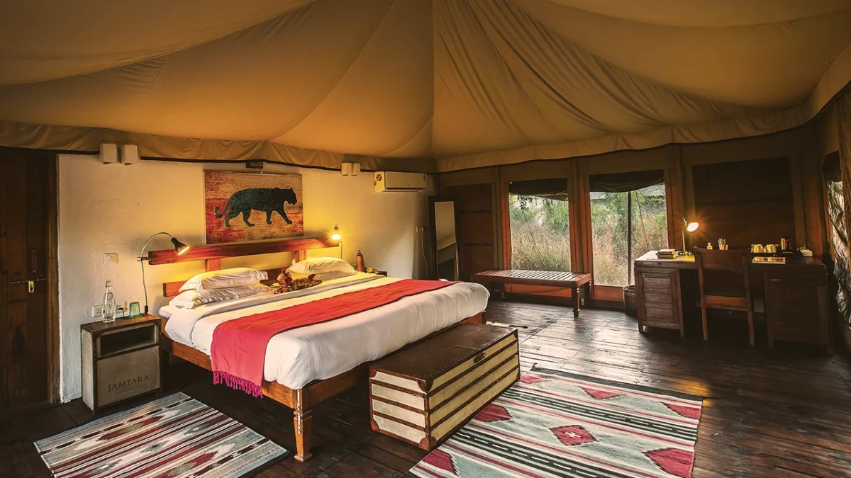 india-3 Imagem do quarto do Jamtara Wilderness Camp.