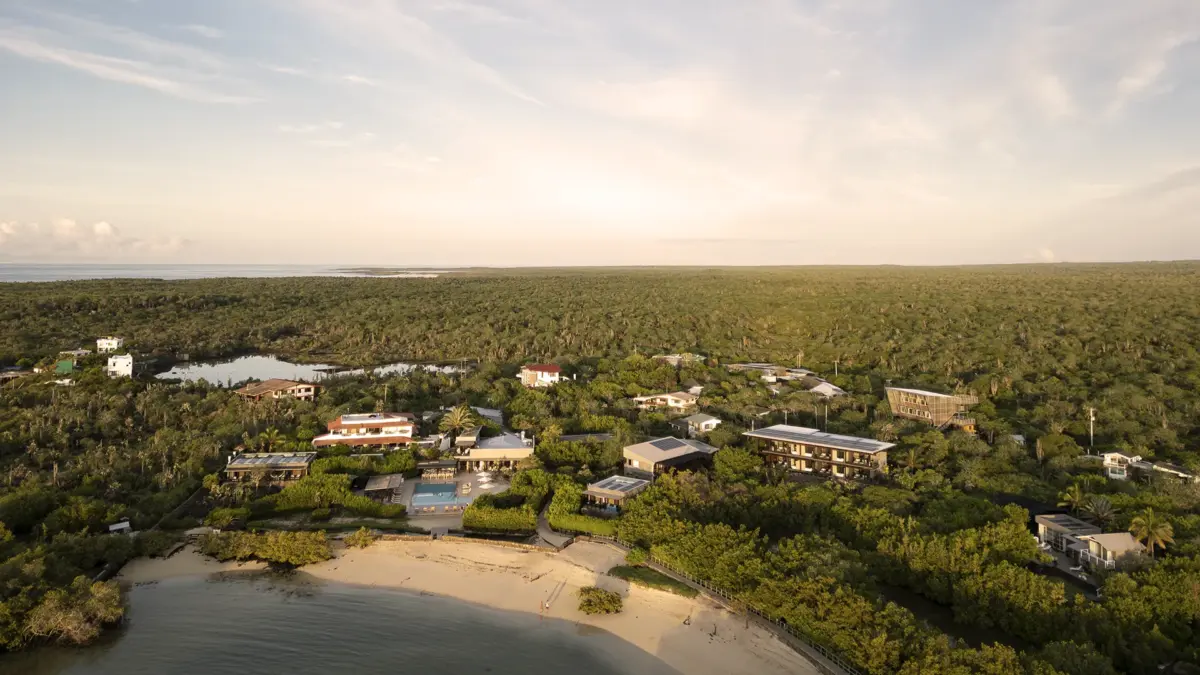 Imagem aérea do Finch Bay Galapagos.