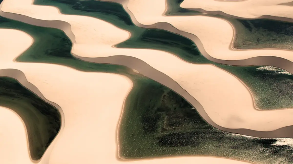 Vista aérea das lagoas nos Lençóis Maranhenses.
