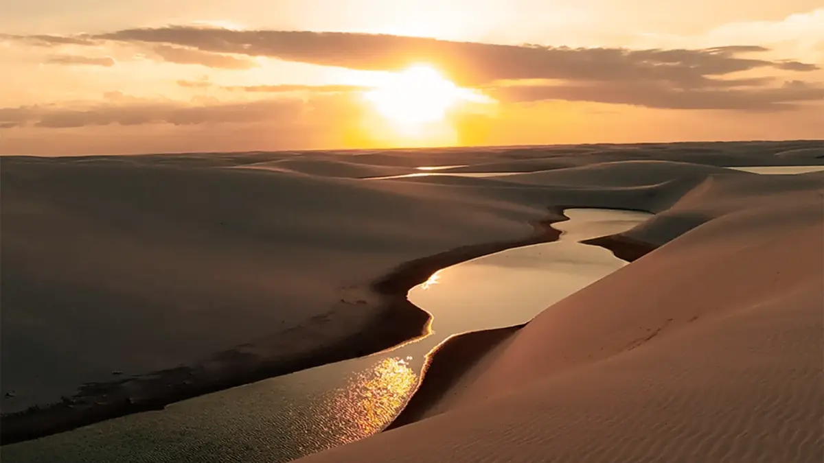 Pôr do sol nos Lençóis Maranhenses.
