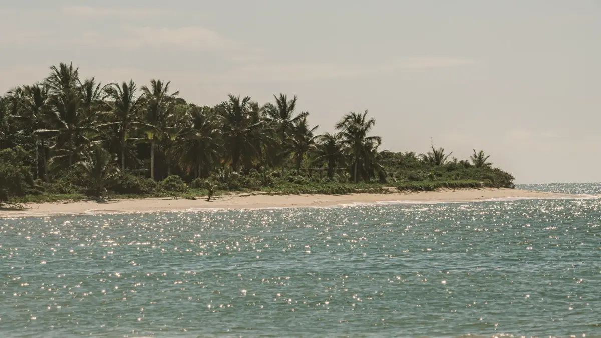 Praia isolada em Trancoso.