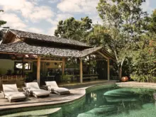 Ver mais: Vista da piscina no UXUA.