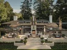 Ver mais: Fachada do Huka Lodge.