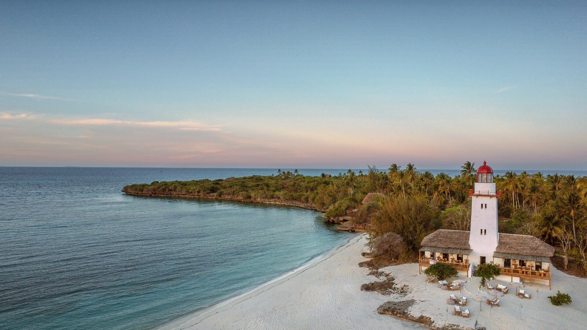 Conheça Laba Fanjove, ilha privada na Tanzânia onde um pacto com pescadores fez os corais renascerem. História, curiosidades e quando viajar para lá.