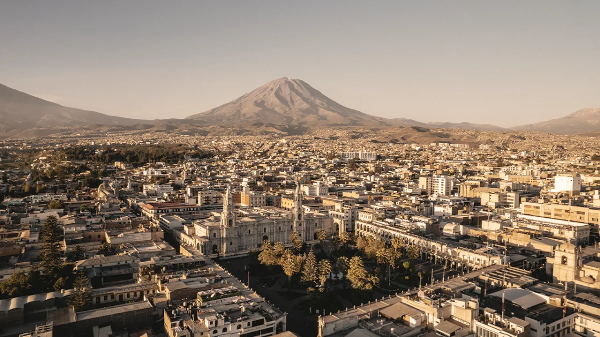 arequipa Cidade de Arequipa com o vulcão ao fundo.