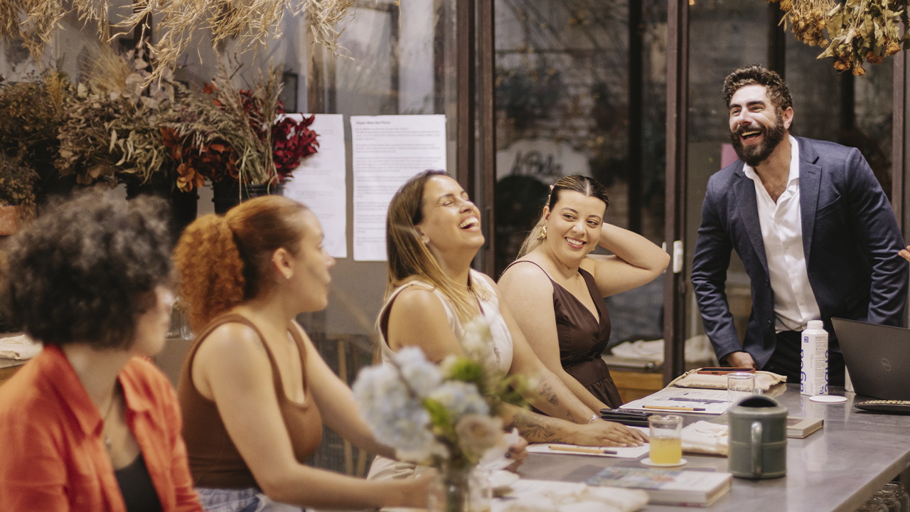 Cada arranjo, uma interpretação da Patagônia. Conheça o workshop que uniu flores, histórias e conhecimento sobre o destino.
