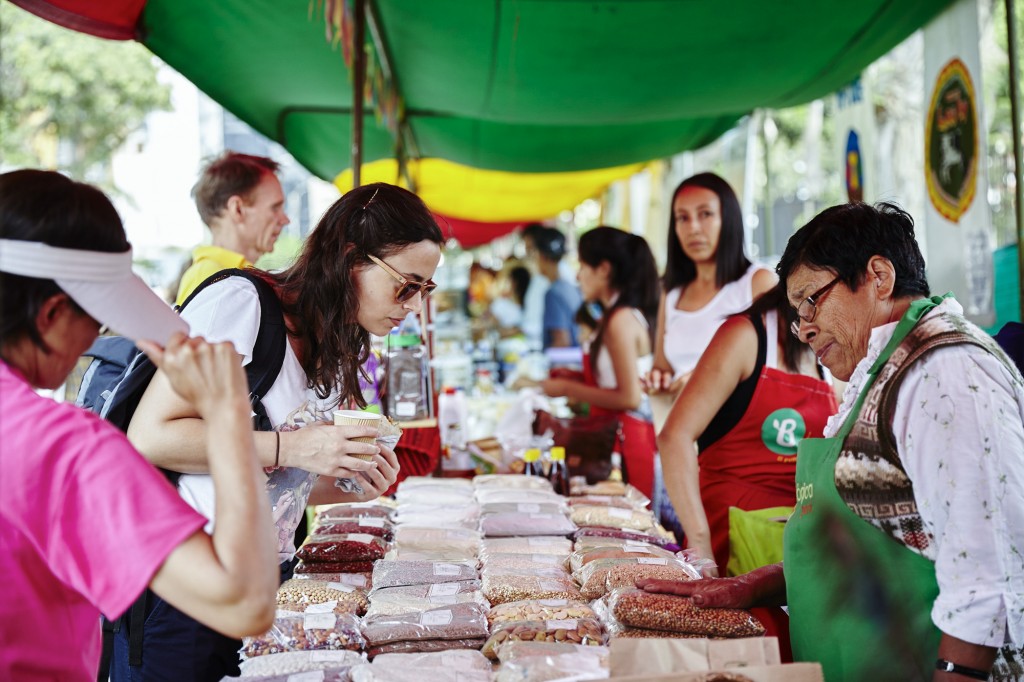 Bioferia, a feira orgânica diante do Parque Reducto, em Miraflores