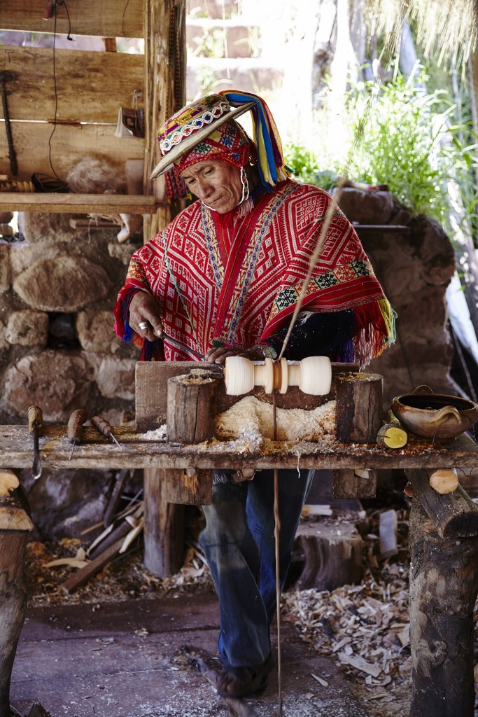 Artesão no centro têxtil de Awanacancha, perto de Pisac, no Vale Sagrado