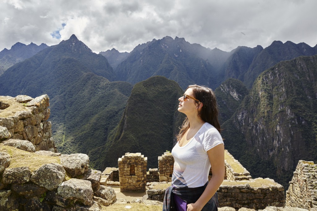 Bel Coelho curte o cenário: estreia em Machu Picchu aconteceu em grande estilo