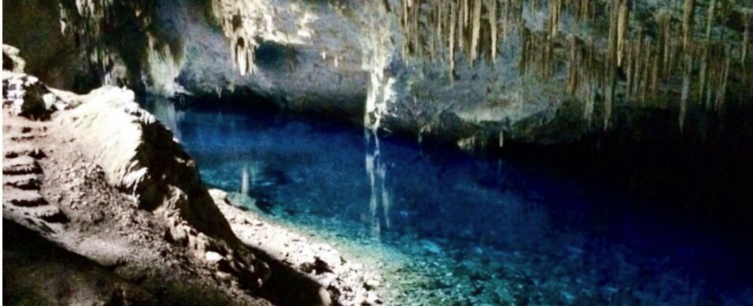 gruta lago azul bonito