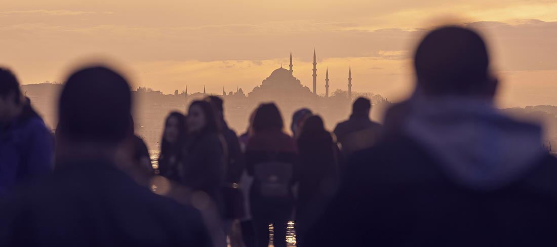 istambul-vista-entre-pessoas