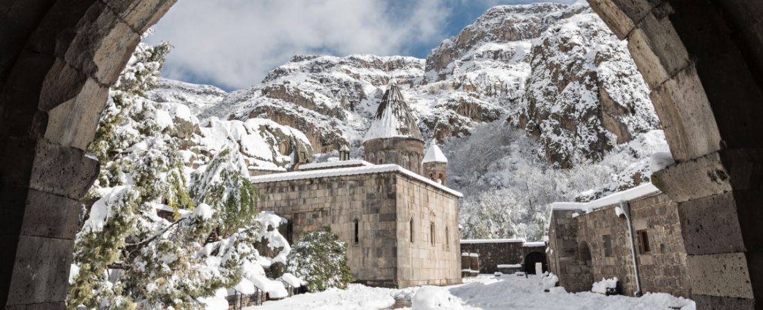 Mosteiro Geghard no inverno